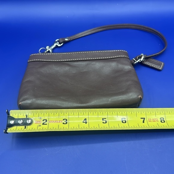 Coach Chestnut / Brown Leather Pleated Wristlet - Picture 4 of 6